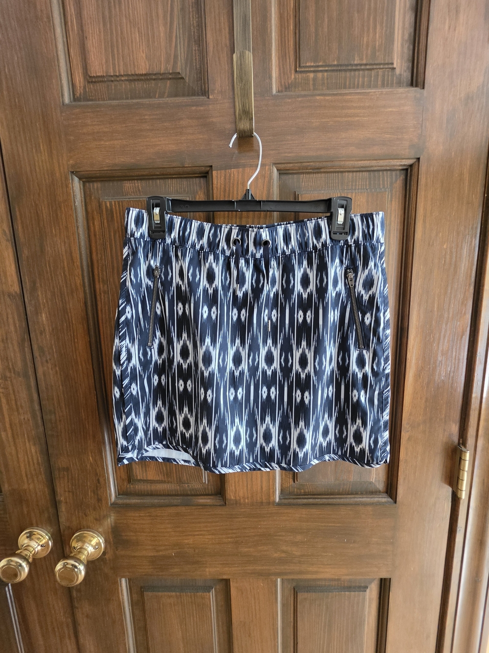 Athleta Sz M Navy and White Patterned Active Skort